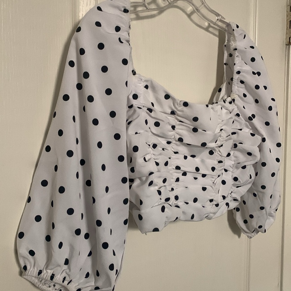 Size M SHEIN Ruched women’s Top sexy summer wear weather blouse polka dots used - Picture 3 of 14